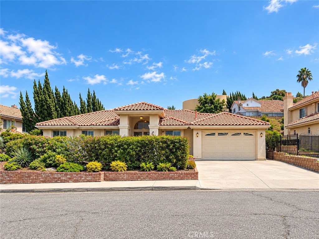 5060 Claro Way — photo