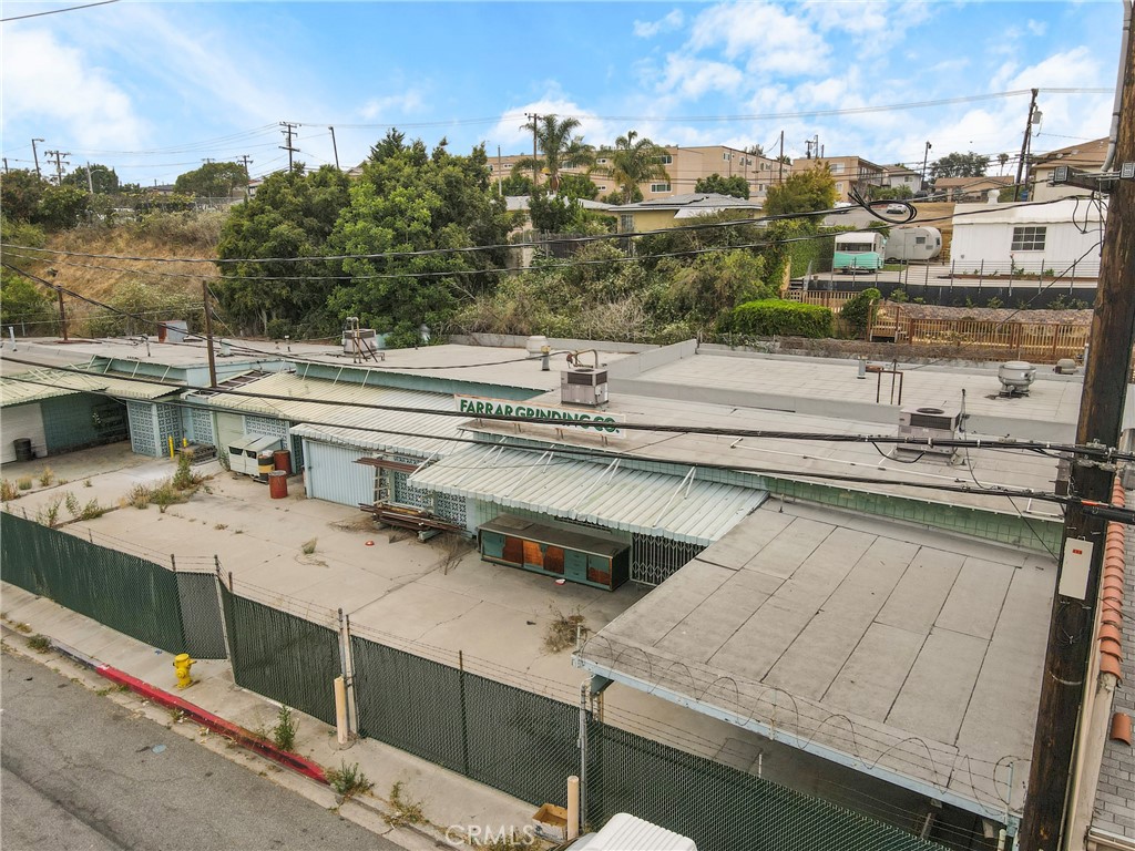335 E Beach Avenue — photo