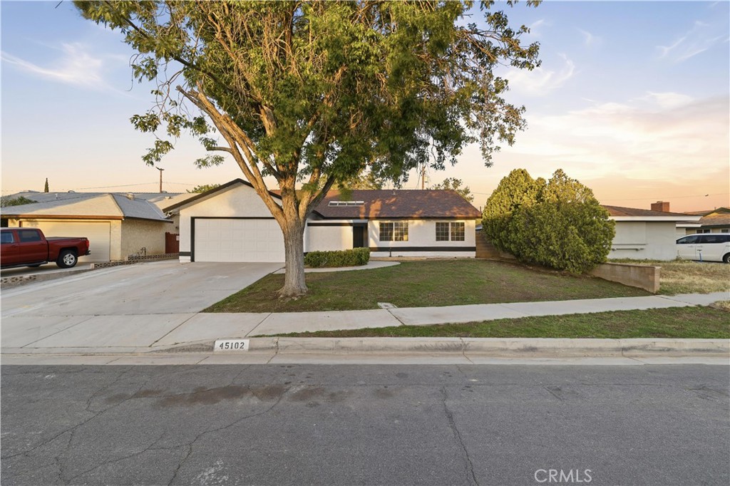 45102 Camolin Avenue — photo