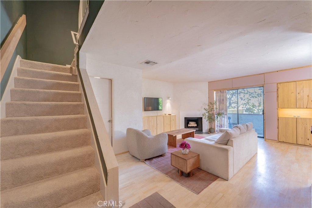 8516 Cadillac Avenue Unit 8 — photo