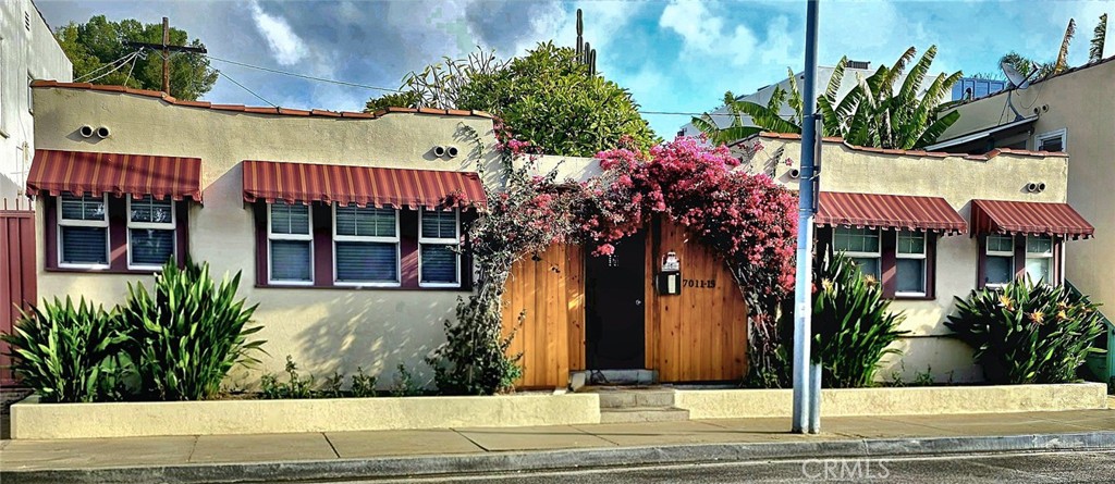 7011 Fountain — photo