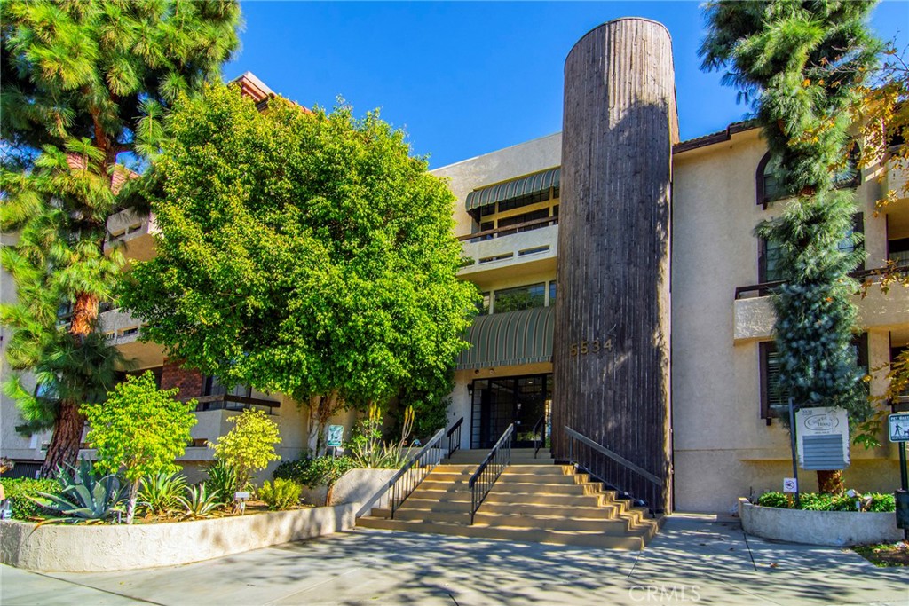 5534 Encino Avenue Unit 202 — photo