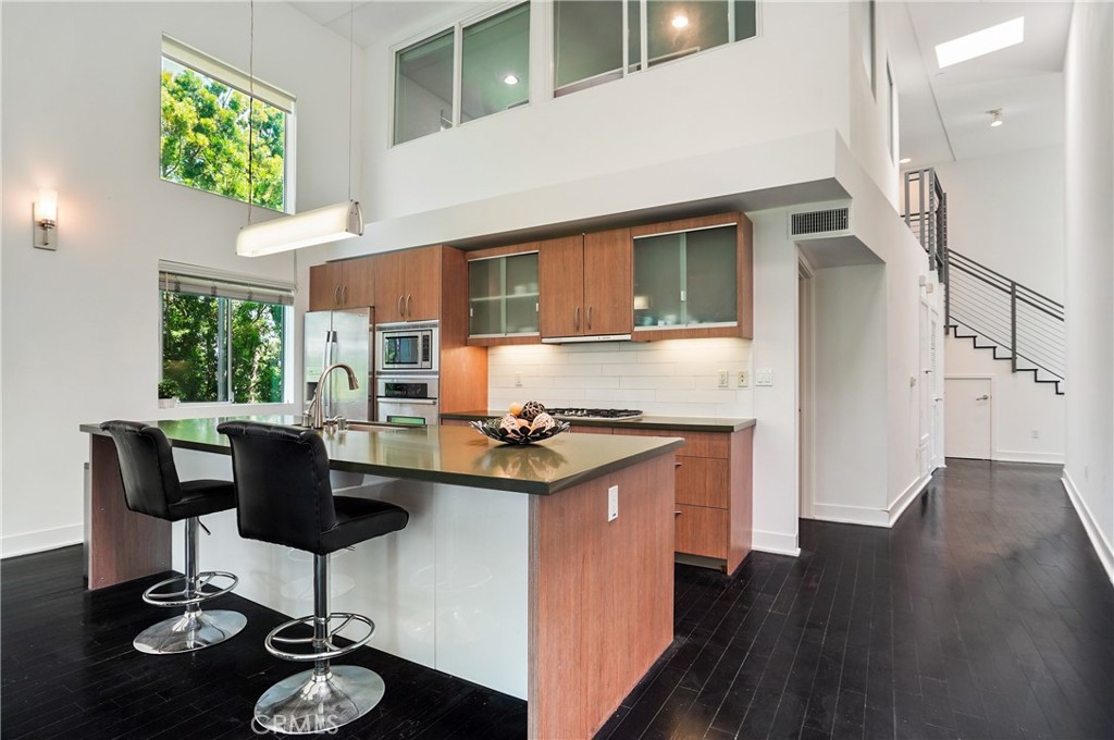 12837 Moorpark Street Unit 405 — photo