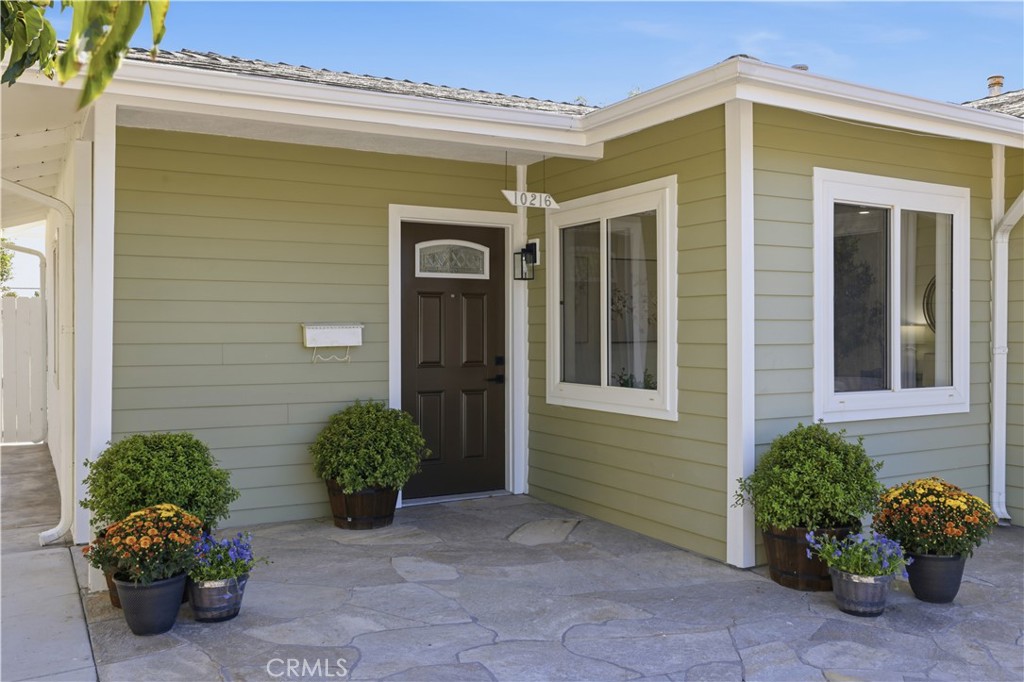 10216 Owensmouth — photo