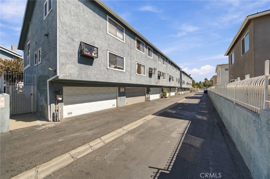 15106 Nordhoff #24 — photo