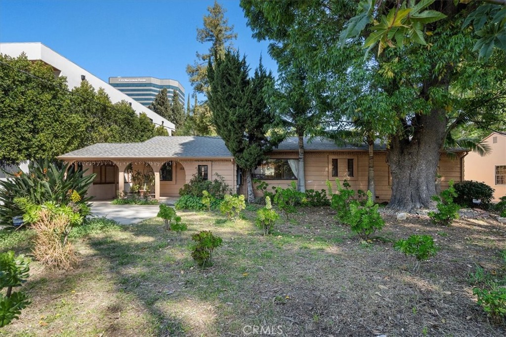 15227 Greenleaf Street — photo