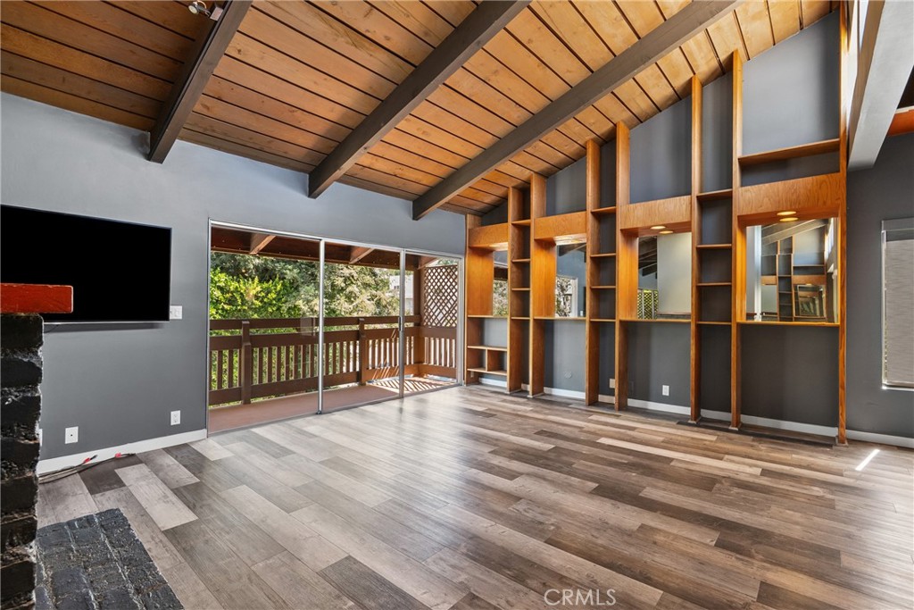 13006 Moorpark Unit 4 — photo
