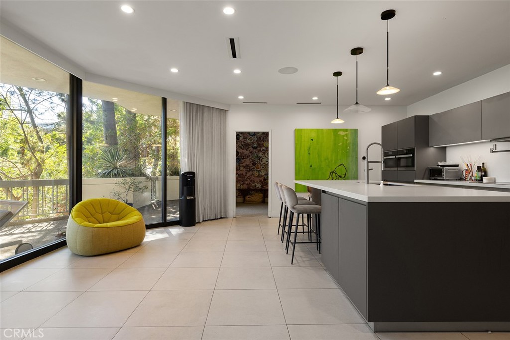510 Leslie Unit B — photo