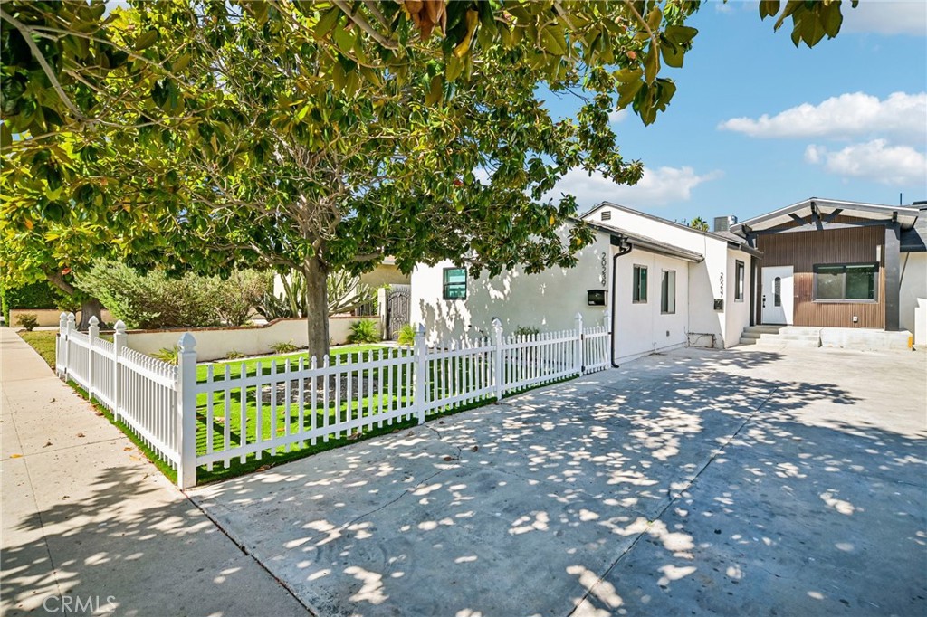 20237 20239 Hartland Street — photo