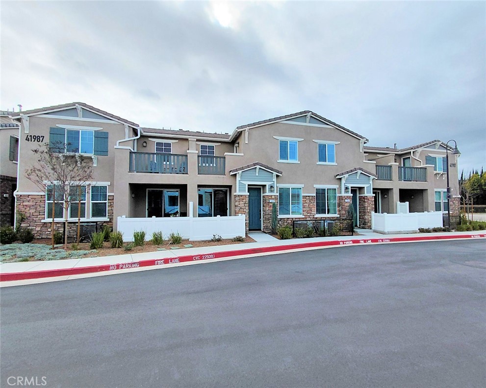 41987 Isadora 1402 — photo