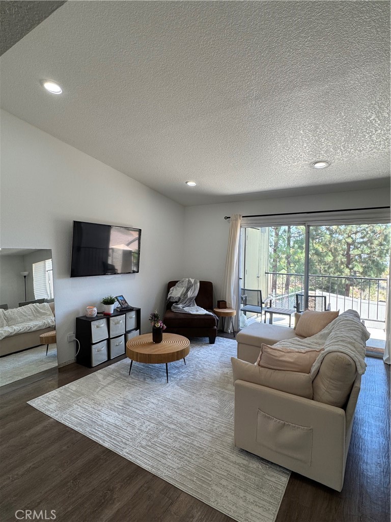 2548 Avenida Del Vista T 202 — photo