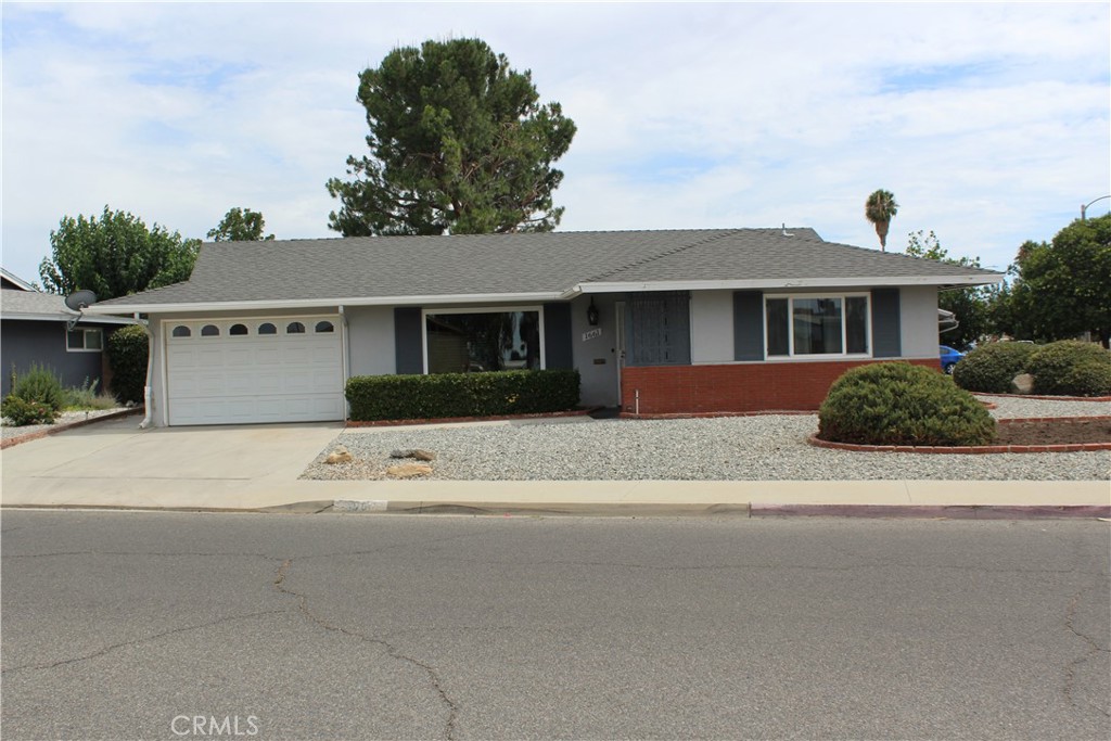 1661 W Wesley Place — photo