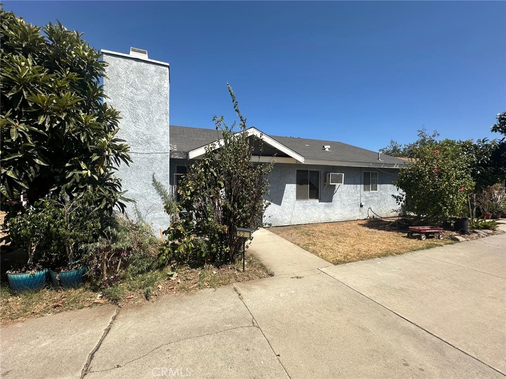 523 W Locust Street — photo