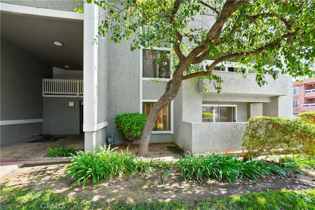 1040 E Washington 20 — photo