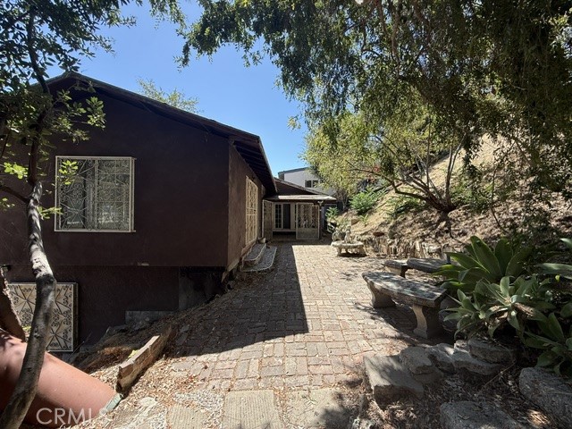 2540 Onyx — photo
