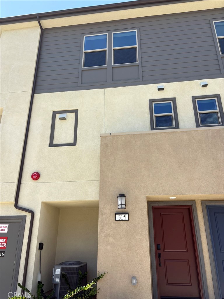 315 Honeysuckle Way — photo
