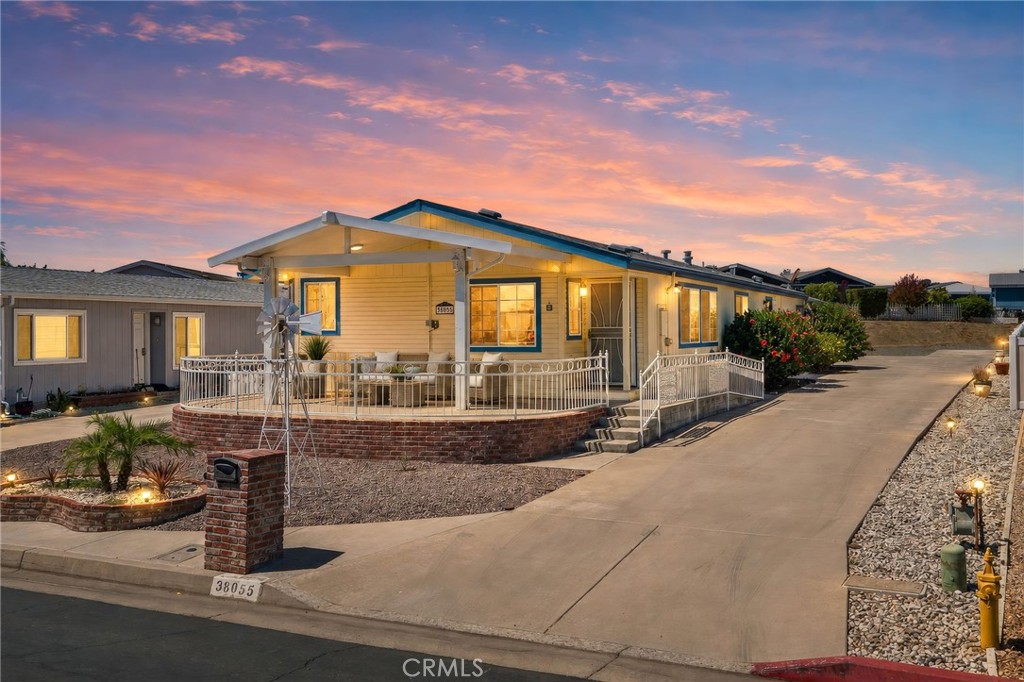 38055 Calle Amigable — photo