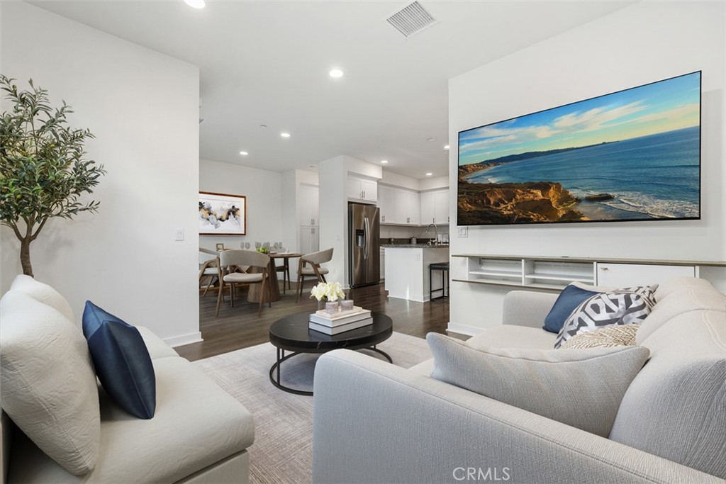 344 Stillwater Court — photo