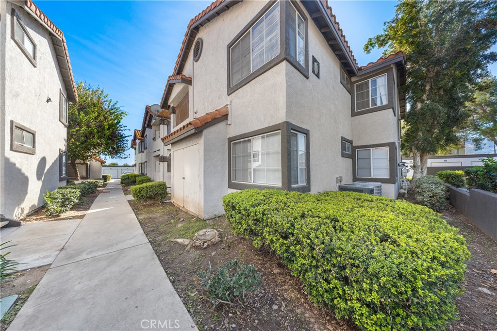 16377 Lakeshore 6K — photo