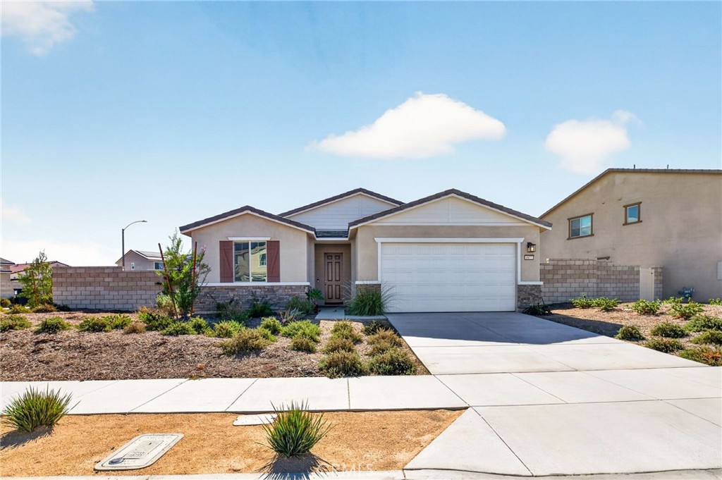 4877 Goldfinch Street — photo
