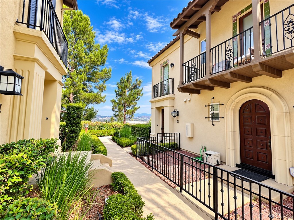 883 Terrace W — photo
