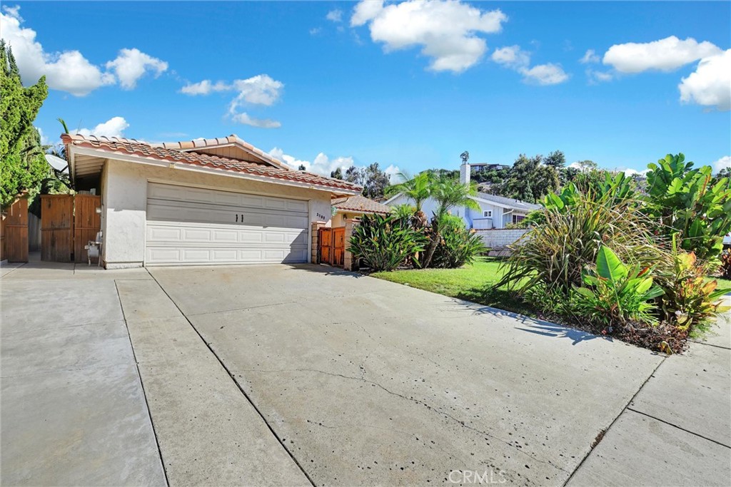 2082 Valley Lake Drive — photo