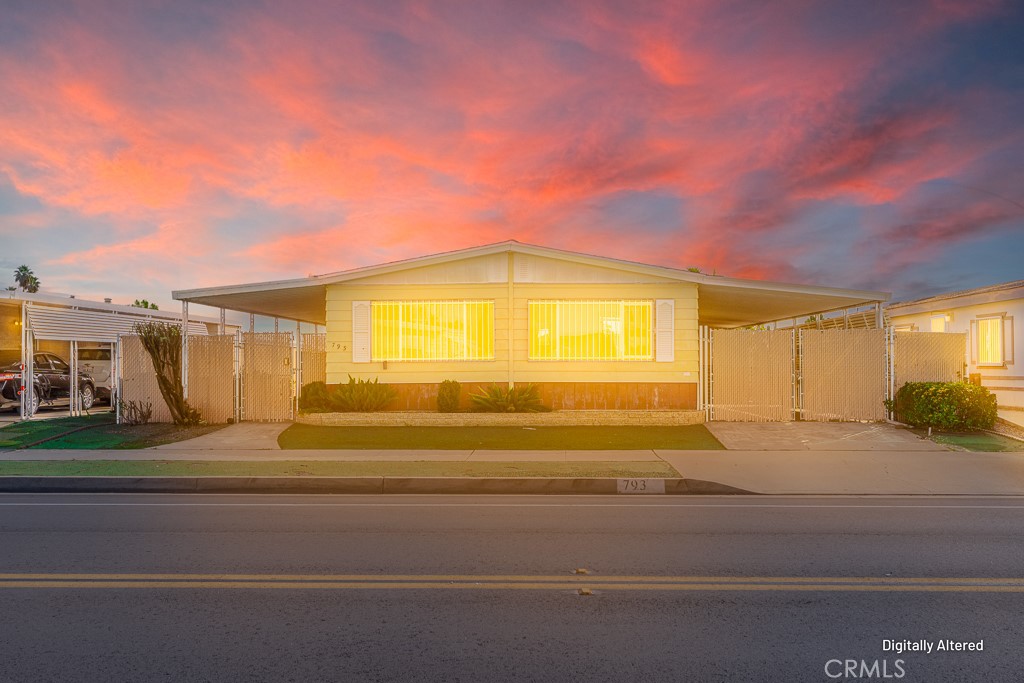 793 W Johnston Street — photo