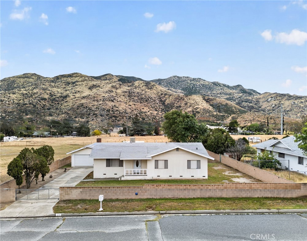 514 E Victory, Banning, CA 92220 — photo 2