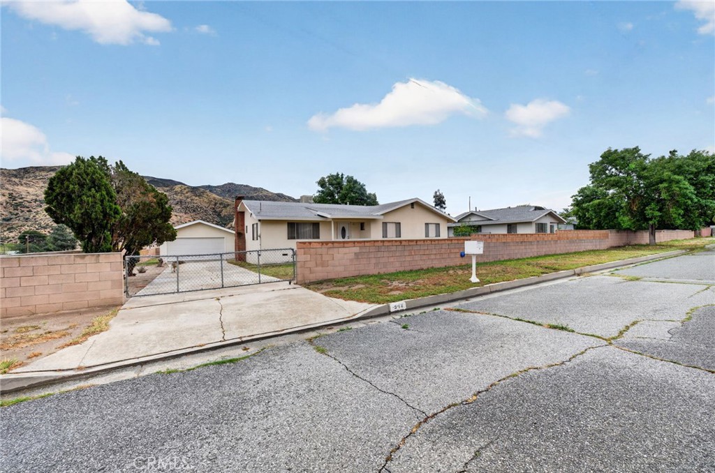514 E Victory, Banning, CA 92220 — photo 3