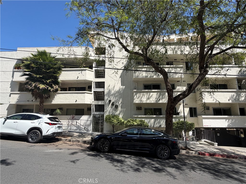 960 Larrabee — photo