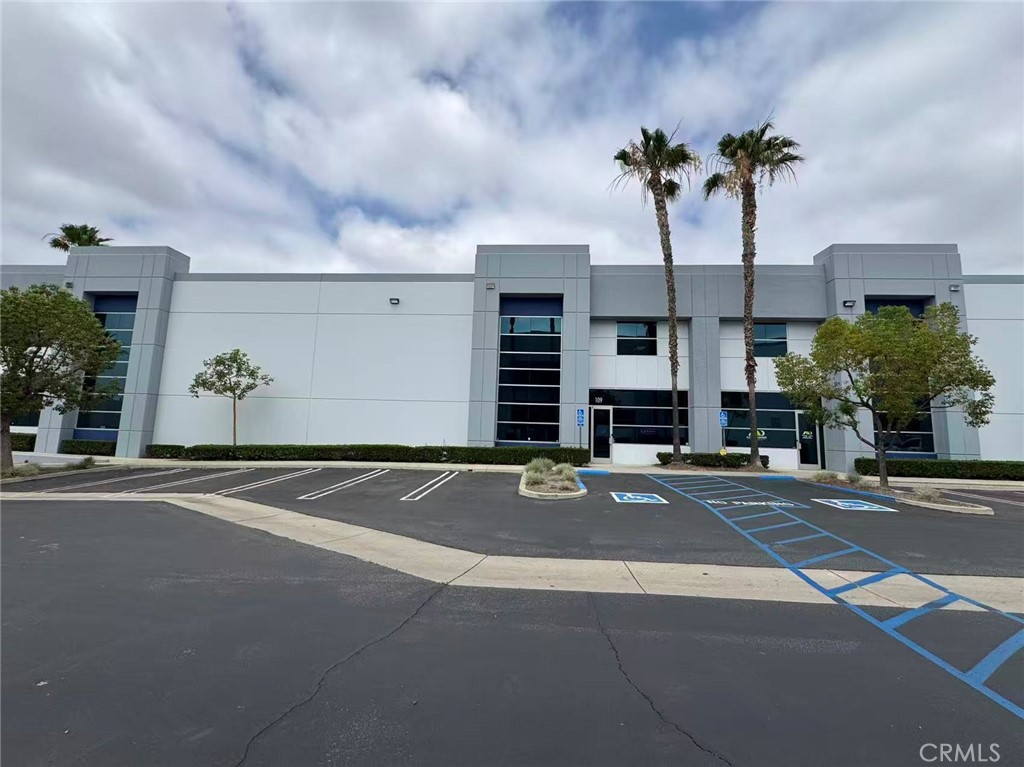 4230 E. Airport Dr — photo