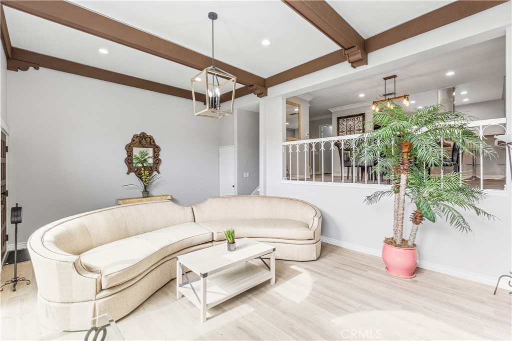 115 N Almansor 37 — photo