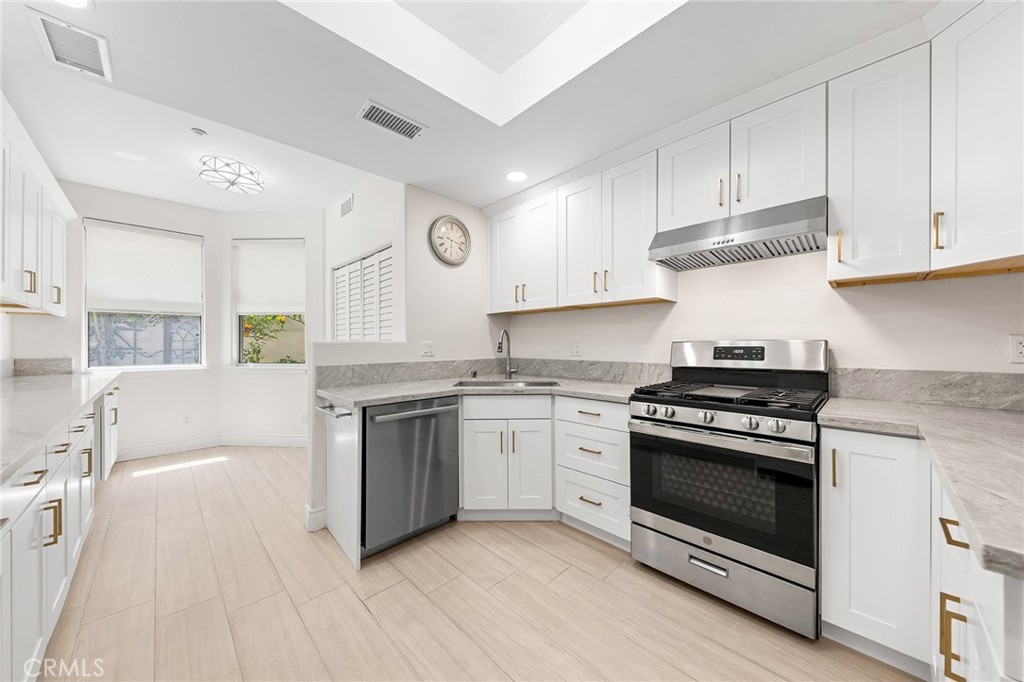 1116 W Huntington Dr D — photo
