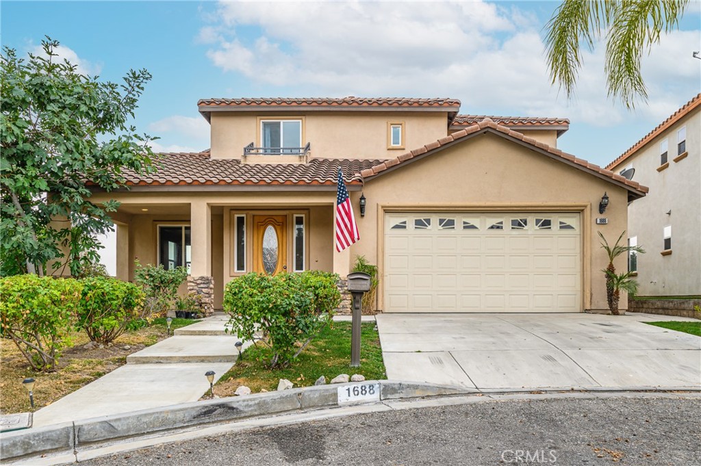 1688 Crest View — photo
