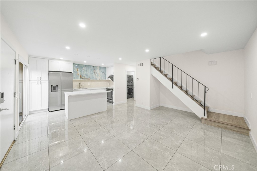 422 E Newmark B — photo