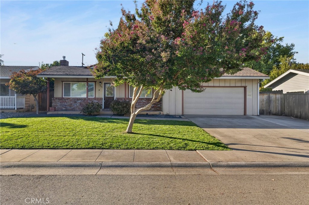 1361 Arlington Drive — photo