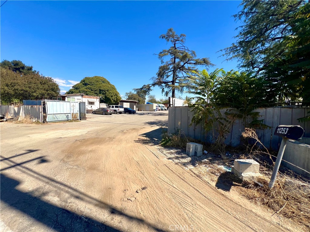 11253 Roswell — photo