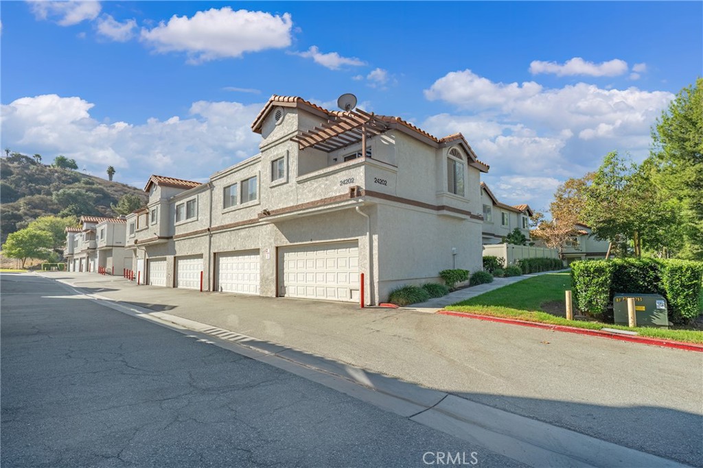 24202 Sylvan Glen Road Unit E — photo