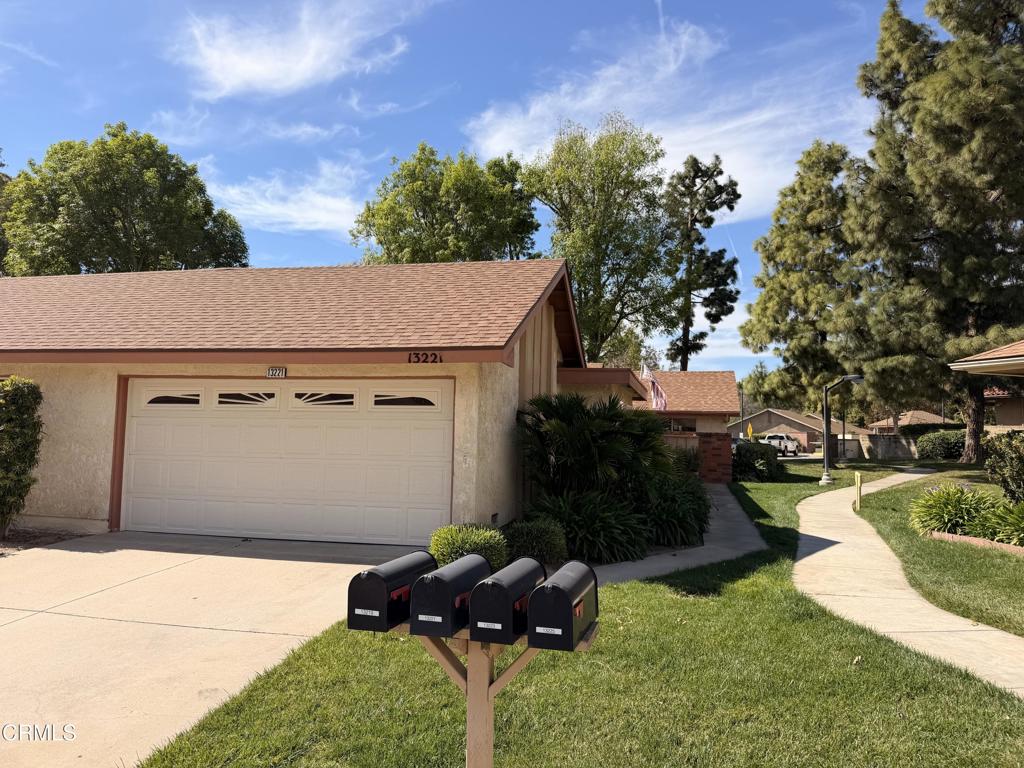 13221 Village 13 — photo