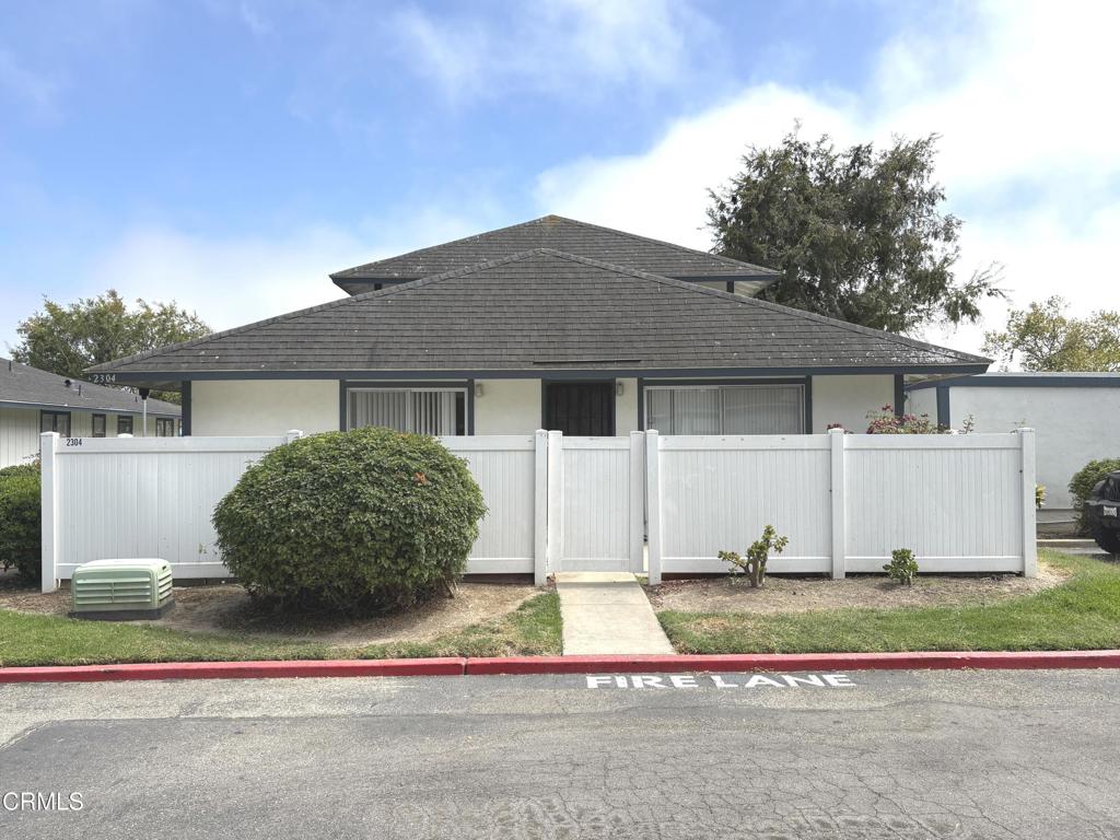 2304 Miramar Walk — photo