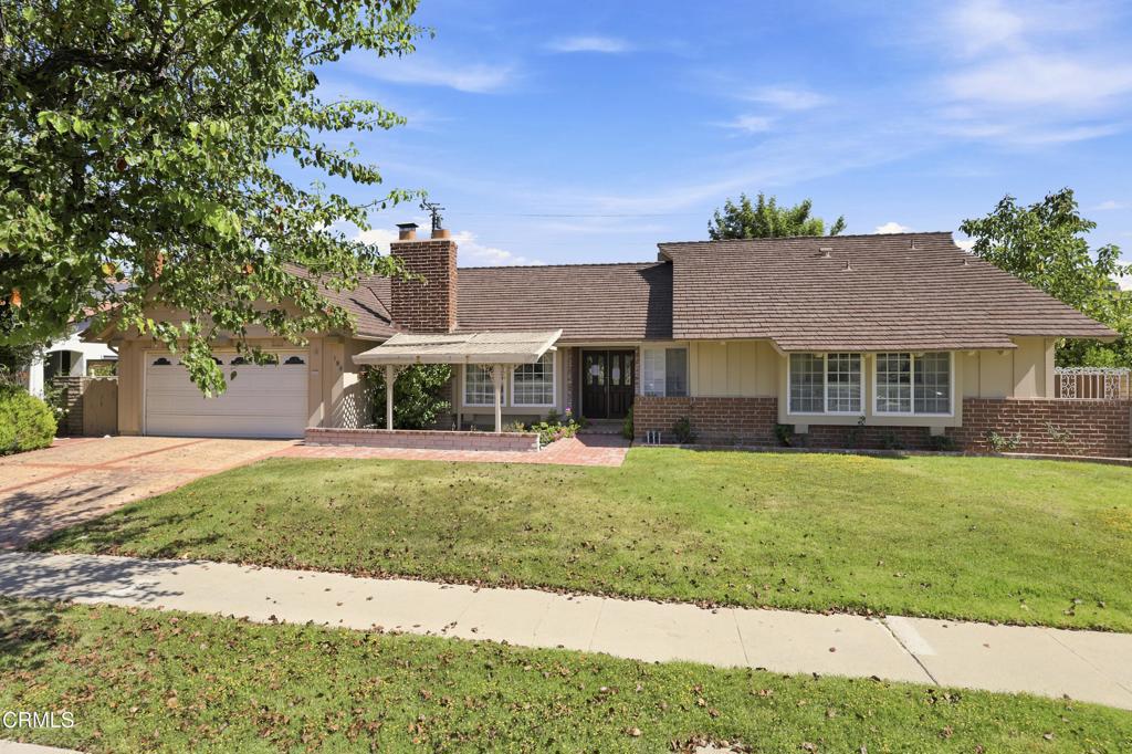 195 W Avenida De Las Flores — photo