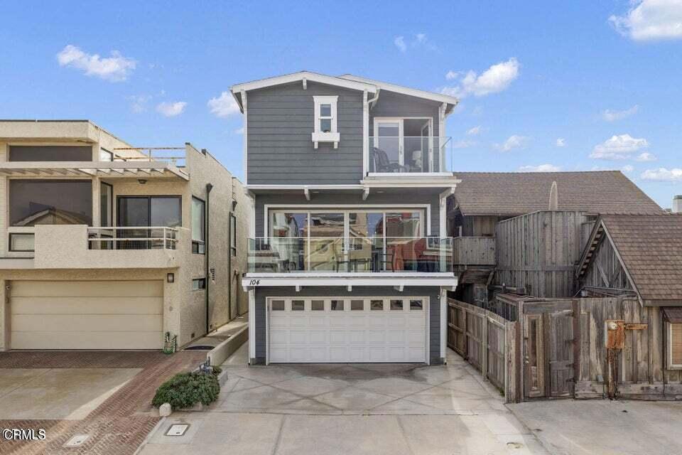 104 La Brea Street — photo