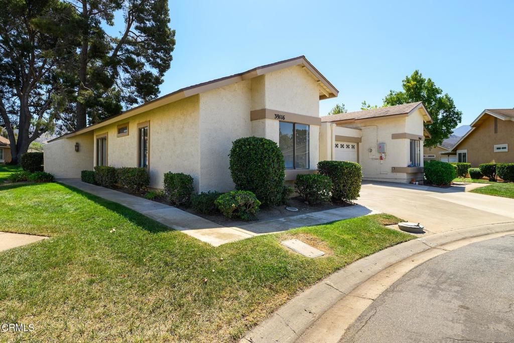 39116 Village 39 — photo