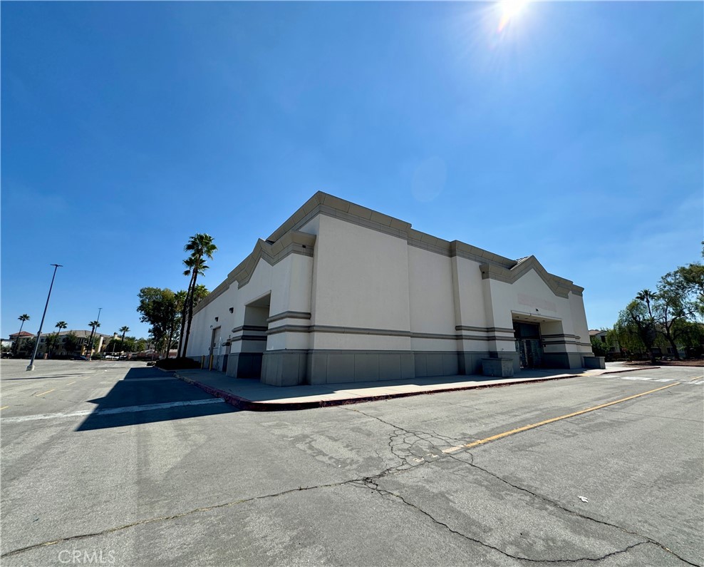 22560 Town Cir — photo