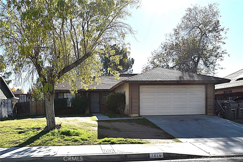 1814 E Avenue R2 — photo