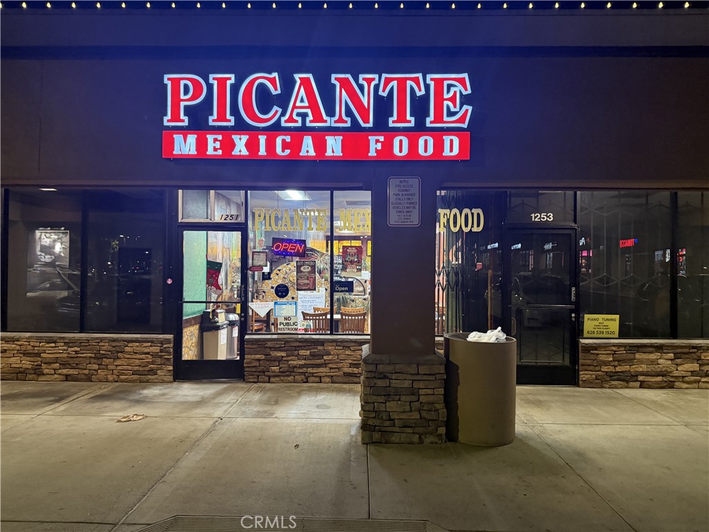 1251 N Lake Avenue — photo