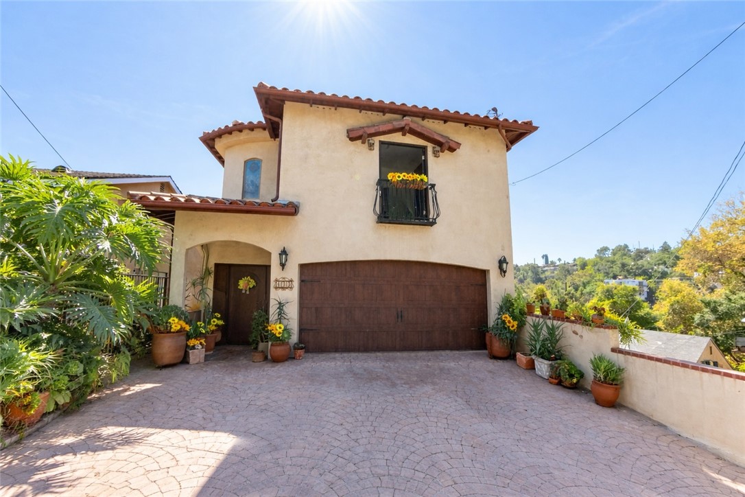 633 Sunnyhill Drive — photo
