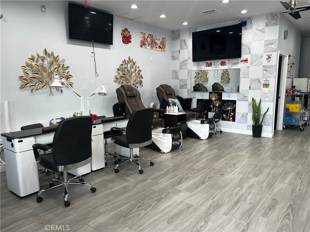 10304 Lower Azusa Road — photo