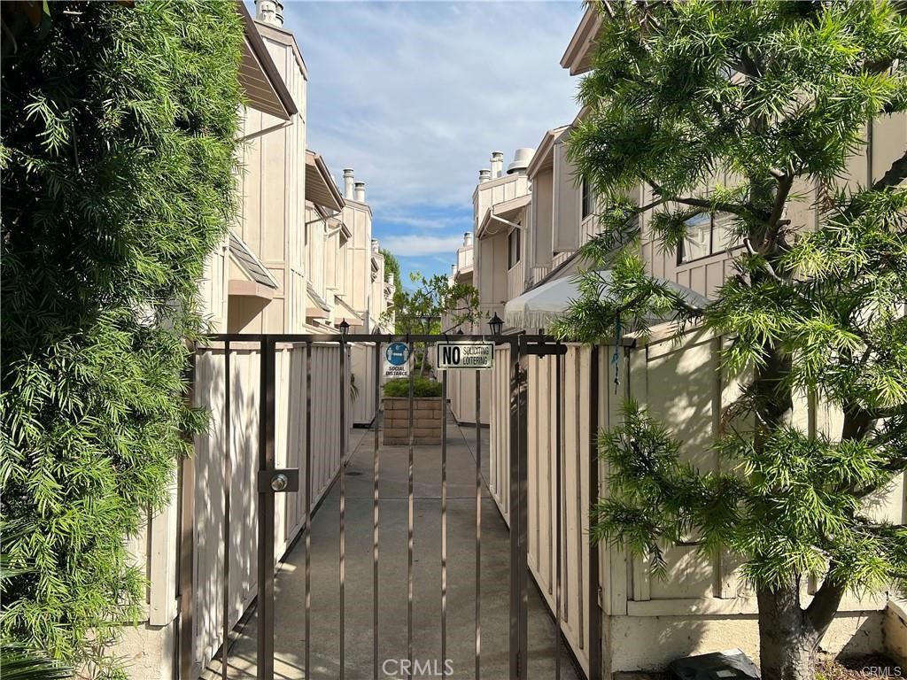 511 E Live Oak 17 — photo
