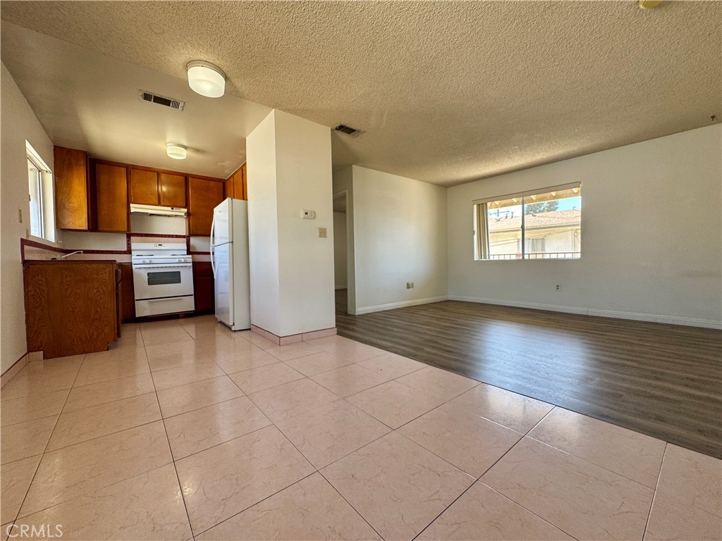 12327 Beverly C3 — photo